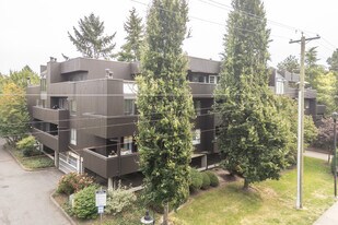 7300 Moffatt Rd in Richmond, BC - Building Photo