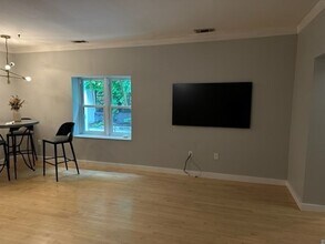 47 N Mead St, Unit C6 in Boston, MA - Building Photo - Building Photo