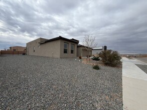 6408 Papagayo Rd NW in Albuquerque, NM - Foto de edificio - Building Photo