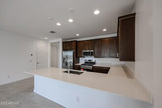 2071 W Sierra Sunset Trail in Phoenix, AZ - Building Photo - Building Photo