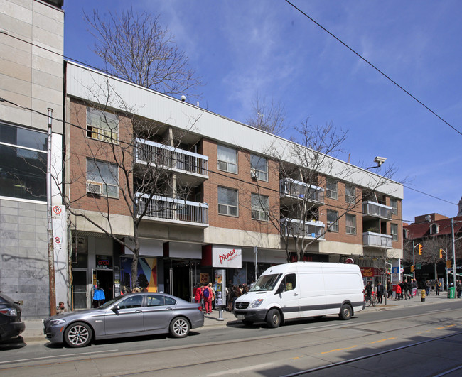 Beverley Manor in Toronto, ON - Building Photo - Building Photo