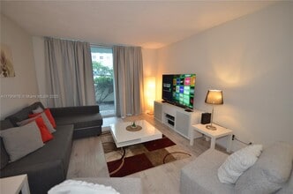 3801 S Ocean Dr, Unit 1D in Hollywood, FL - Building Photo - Building Photo