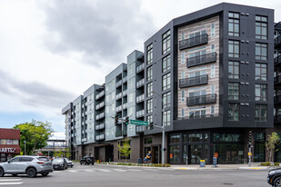 Manhattan Square in Redmond, WA - Building Photo - Building Photo