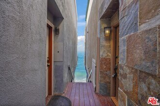 20456 Pacific Coast Hwy in Malibu, CA - Building Photo - Building Photo