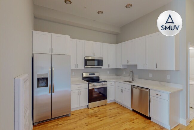 100 W Lexington St in Baltimore, MD - Building Photo - Building Photo