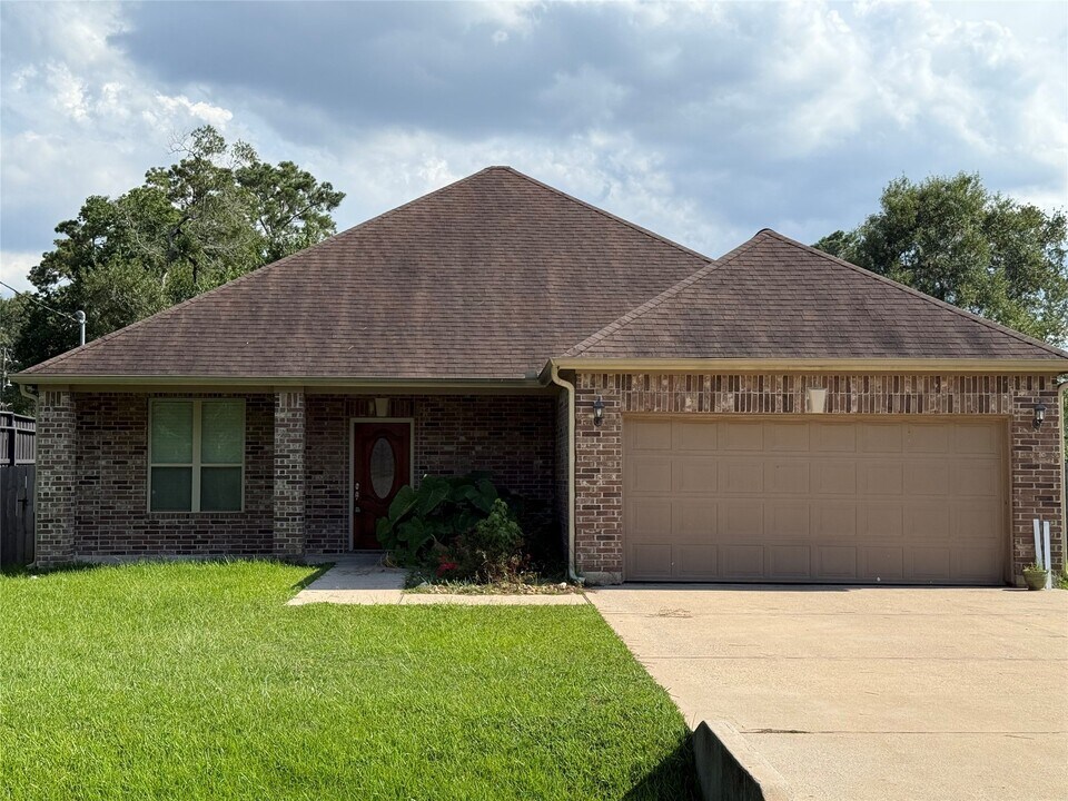 1555 Primrose St in Conroe, TX - Building Photo