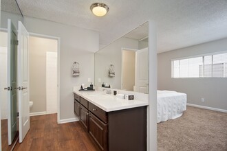 Parc at 5 Apartments in Downey, CA - Foto de edificio - Building Photo