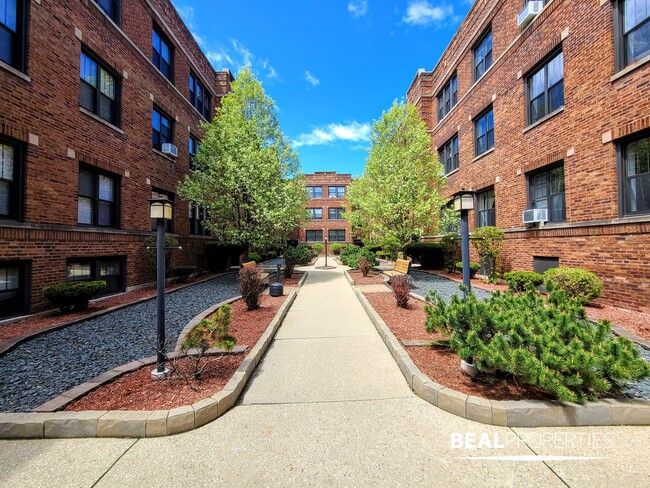 622 W Cornelia, Unit 1 in Chicago, IL - Building Photo - Building Photo