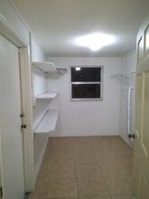 5336 Pine St, Unit B in Seffner, FL - Building Photo - Building Photo