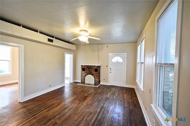 property at 1432 N Walnut Ave