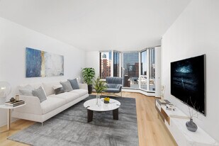 55 W. Chestnut in Chicago, IL - Building Photo