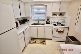 2515 Emory Dr W in West Palm Beach, FL - Building Photo - Building Photo