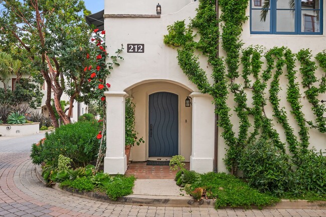 212 Santa Barbara St in Santa Barbara, CA - Building Photo - Building Photo