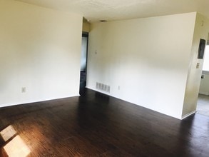 Hidden Oaks in Atlanta, GA - Foto de edificio - Building Photo