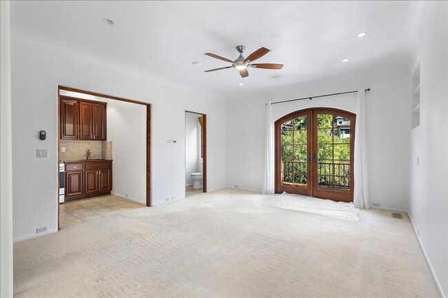 property at 1041 Grand View Dr