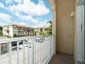 8833 NW 107th Ave, Unit 205 in Doral, FL - Building Photo - Building Photo