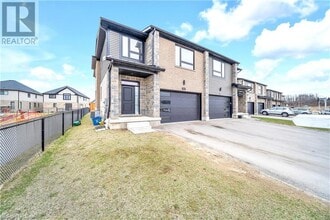 154 Otterbein Rd in Kitchener, ON - Building Photo - Building Photo