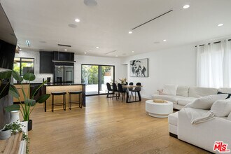 6610 Farralone Ave in Los Angeles, CA - Building Photo - Building Photo