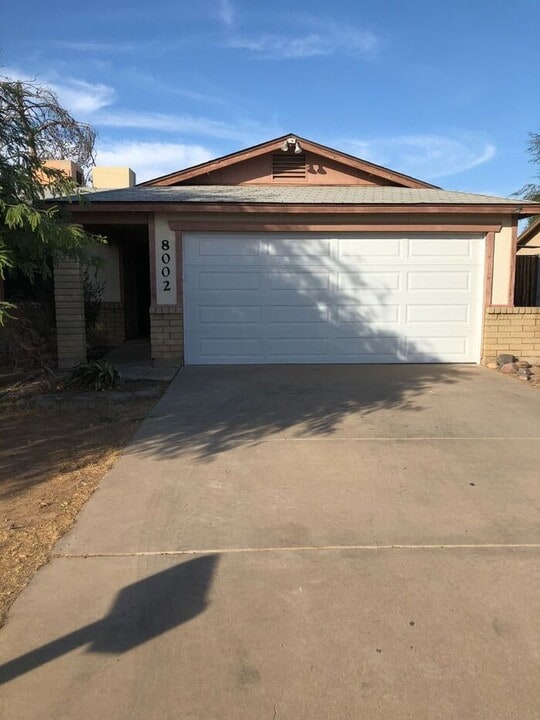 8002 W Mariposa Dr in Phoenix, AZ - Building Photo