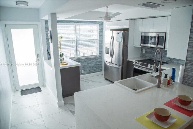 property at 2304 Lucaya Ln