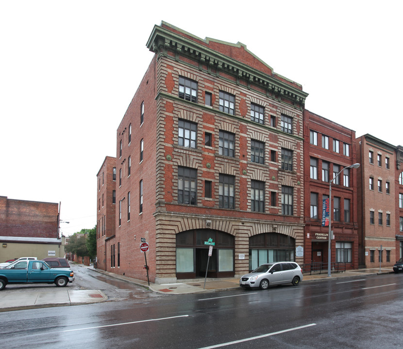 Franklin Center Apartments in Baltimore, MD - Foto de edificio