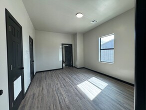 208 NW E St in Ardmore, OK - Building Photo - Building Photo