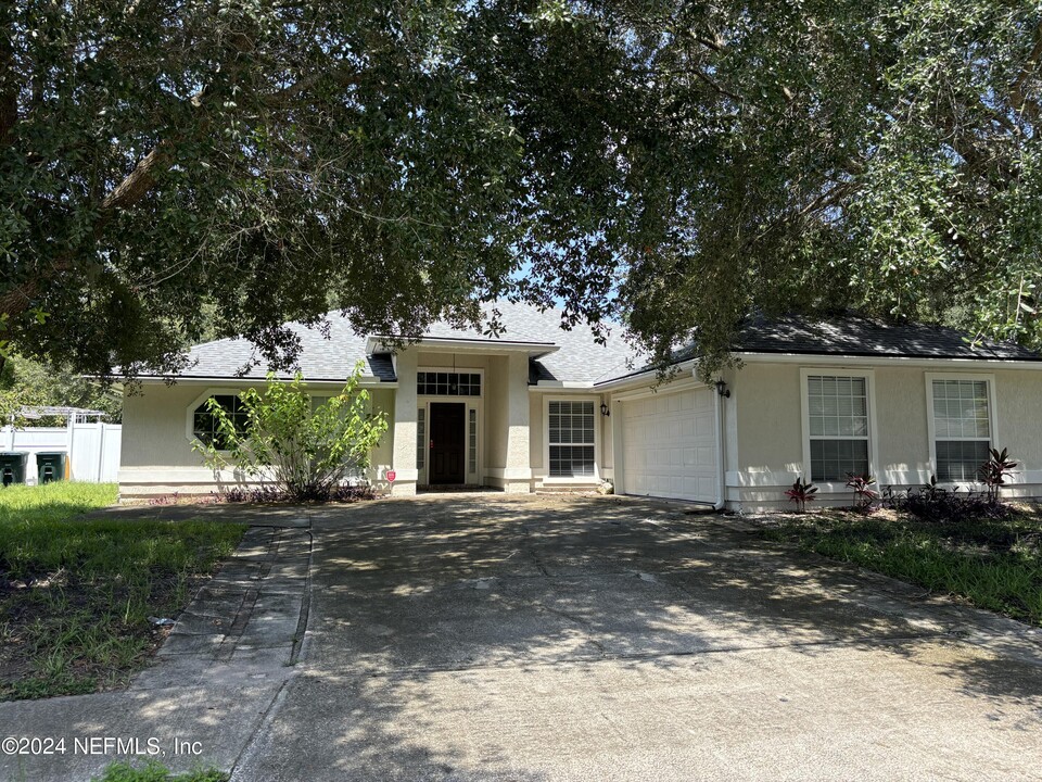 2112 Willesdon Dr E in Jacksonville, FL - Building Photo