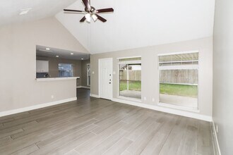 6026 Egypt Dr in Pasadena, TX - Building Photo - Building Photo