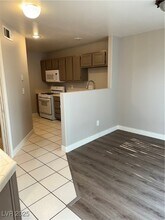 3950 S Sandhill Rd in Las Vegas, NV - Building Photo - Building Photo