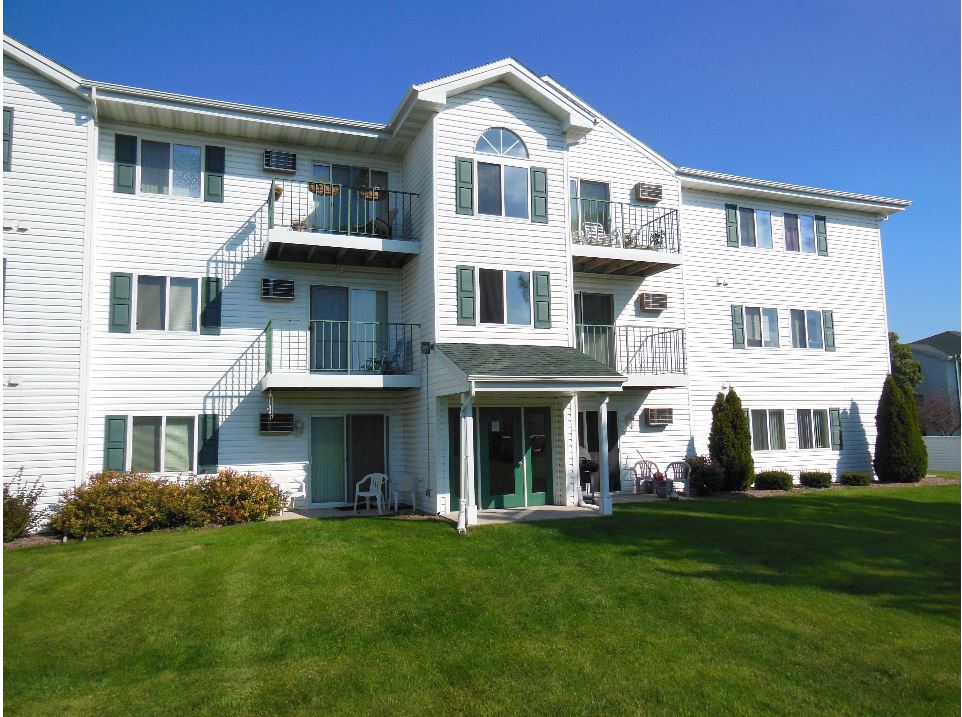 Pioneer Square in Fond du Lac, WI - Building Photo