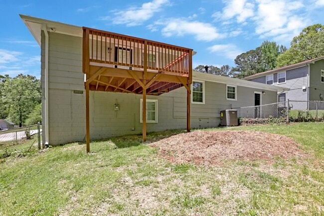 property at 2585 Hatfield Cir SE