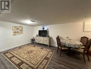 245 Axminster Dr in Richmond Hill, ON - Building Photo - Building Photo