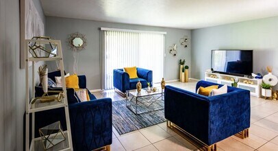 10605 N 56th St in Tampa, FL - Building Photo - Building Photo