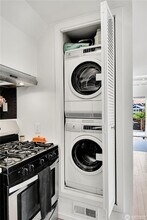 1930 5th Ave W, Unit Upper in Seattle, WA - Building Photo - Building Photo