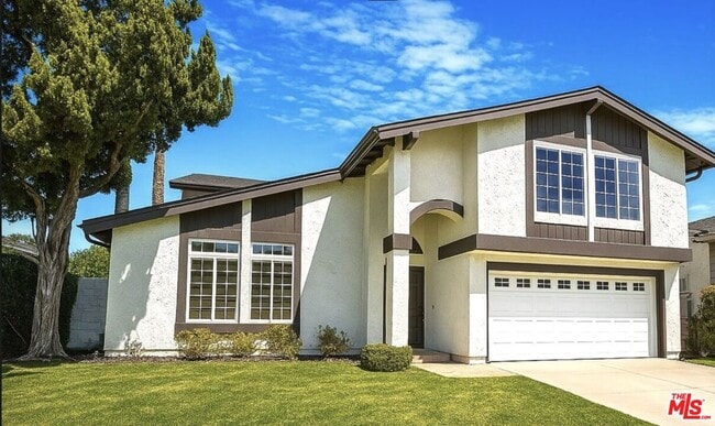 26065 Redbluff Dr in Calabasas, CA - Building Photo - Building Photo