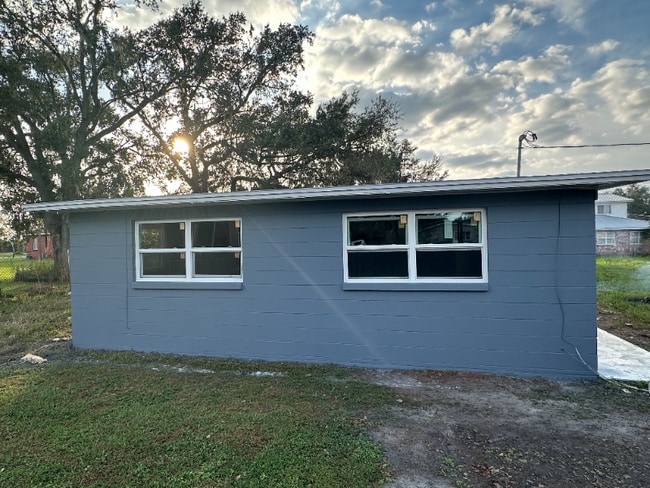 2340 3rd St in Mulberry, FL - Building Photo - Building Photo