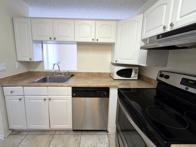 16104 Glenmoor Dr in West Palm Beach, FL - Building Photo - Building Photo