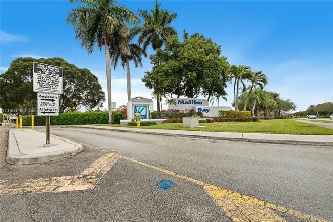 20807 NW 3rd Ct in Pembroke Pines, FL - Building Photo - Building Photo