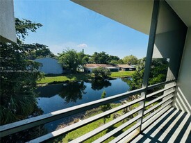 4215 N University Dr in Sunrise, FL - Building Photo