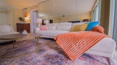 5151 Collins Ave, Unit # 428 in Miami Beach, FL - Building Photo - Building Photo