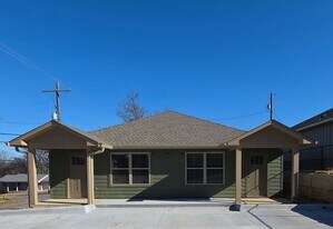 703 W 12th St in Russellville, AR - Building Photo