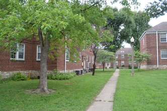 Jefferson Heights Apartments in Jefferson City, MO - Building Photo - Building Photo