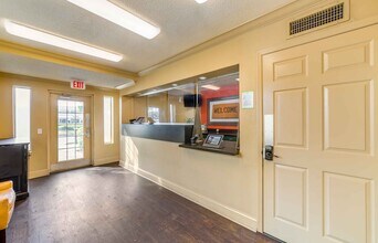 Furnished Studio-Fort Lauderdale - Tamarac in Tamarac, FL - Building Photo - Building Photo