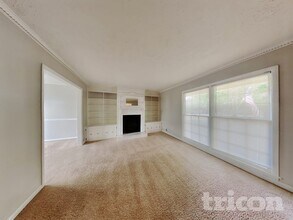 5181 Vivid Dr SW in Stone Mountain, GA - Foto de edificio - Building Photo