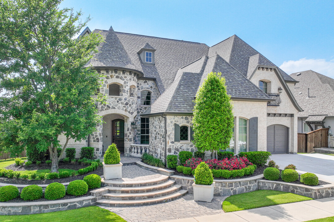 Shaddock Homes-Edgestone at Legacy in Frisco, TX - Foto de edificio