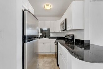 3040 NE 16th Ave, Unit A408 in Oakland Park, FL - Building Photo - Building Photo