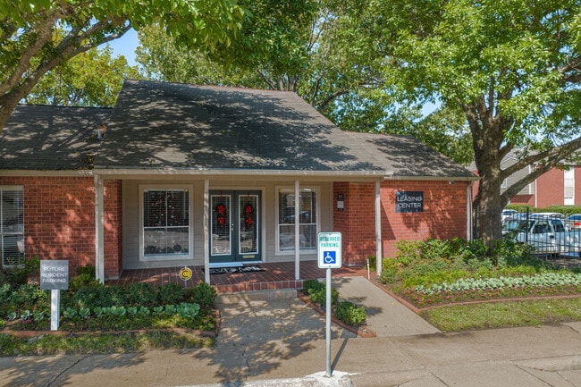 Sabo Village in Houston, TX - Building Photo - Interior Photo