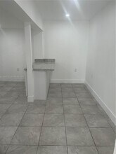 317 E 8th St in Hialeah, FL - Building Photo - Building Photo