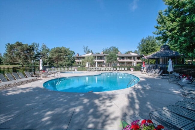 31 Abbey Villa Cir in Fontana-on-Geneva Lake, WI - Building Photo - Building Photo