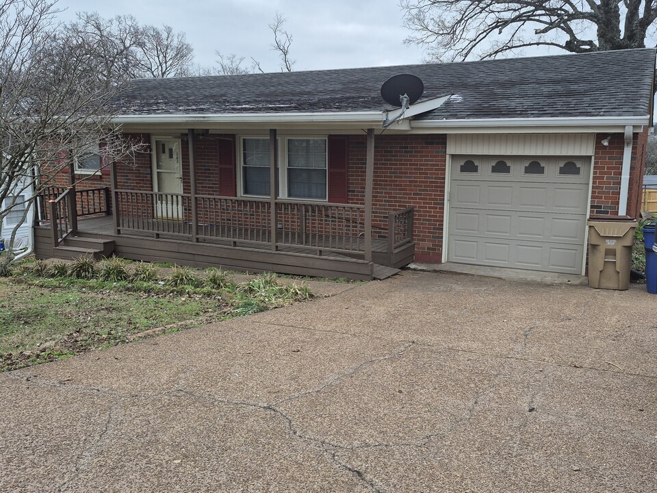 200 Moncrief Ave in Goodlettsville, TN - Building Photo